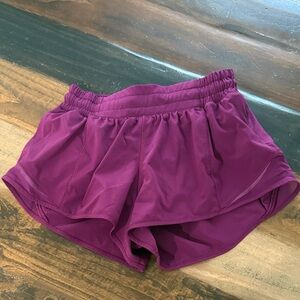 Lululemon hotty hot 2.5” low rise Shorts